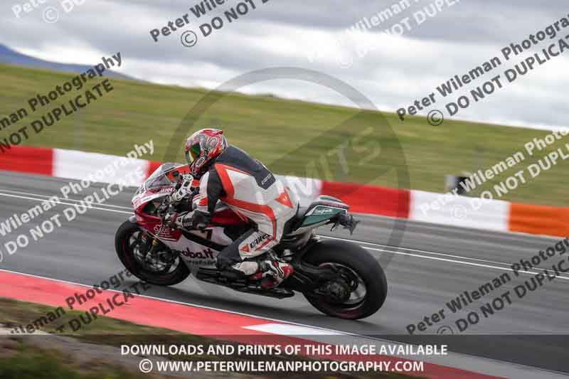 cadwell no limits trackday;cadwell park;cadwell park photographs;cadwell trackday photographs;enduro digital images;event digital images;eventdigitalimages;navarra;no limits trackdays;peter wileman photography;racing digital images;trackday digital images;trackday photos
